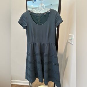 Brooks Brothers Dress, Size 4, flattering fitted bodice with kicky skirt